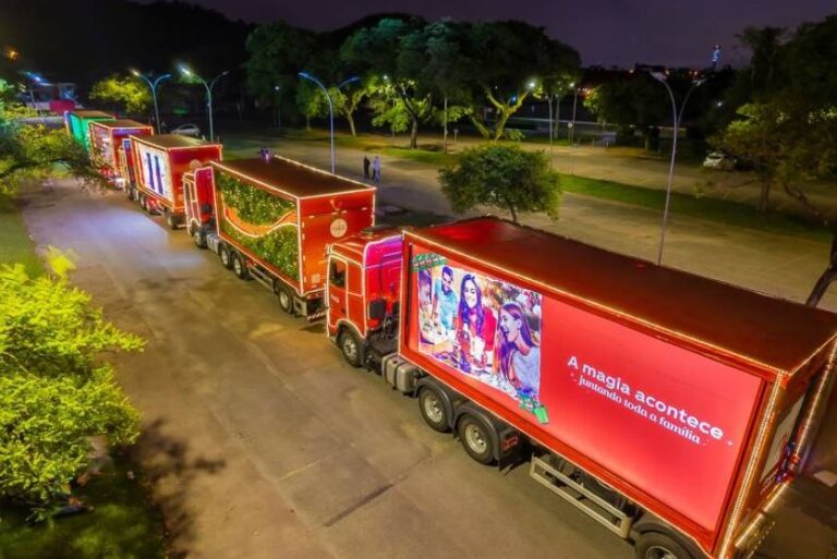 Caravana da Coca-Cola é apedrejada em Salvador, e Papai Noel precisa deixar evento