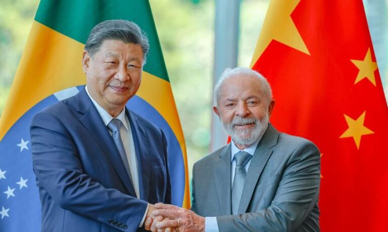 Xi Jinping avisa Lula que não virá ao Brasil