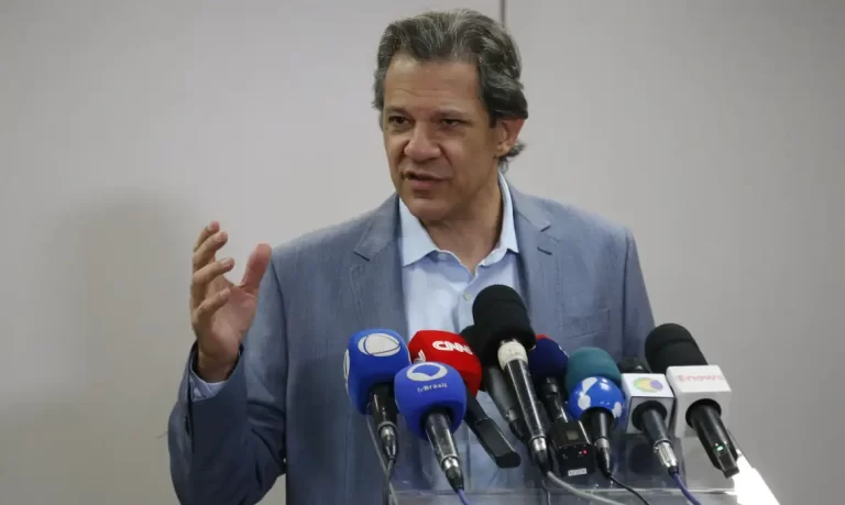 Haddad diz que câmbio é flutuante e que o dólar vai ‘se acomodar’