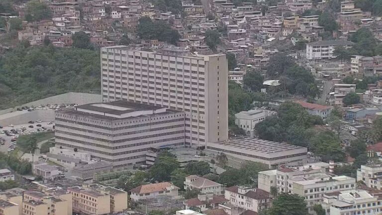 Médica da Marinha é baleada na cabeça durante cerimônia em hospital no Rio