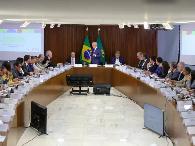 Lula concede férias a ao menos 18 ministros