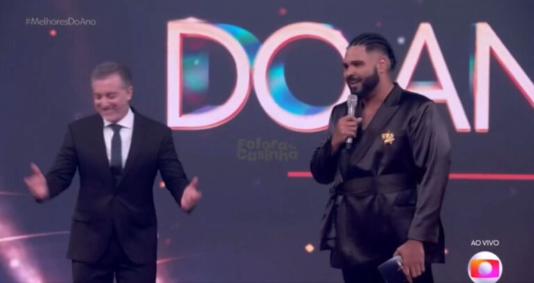 Humorista da Globo faz ‘piada’ com prisão de Braga Netto durante premiação na emissora
