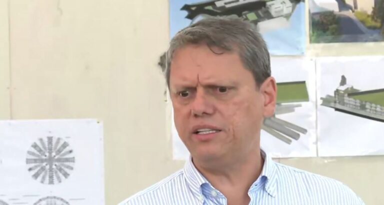 Moraes vai comunicar Tarcísio sobre citação em sessão do STF