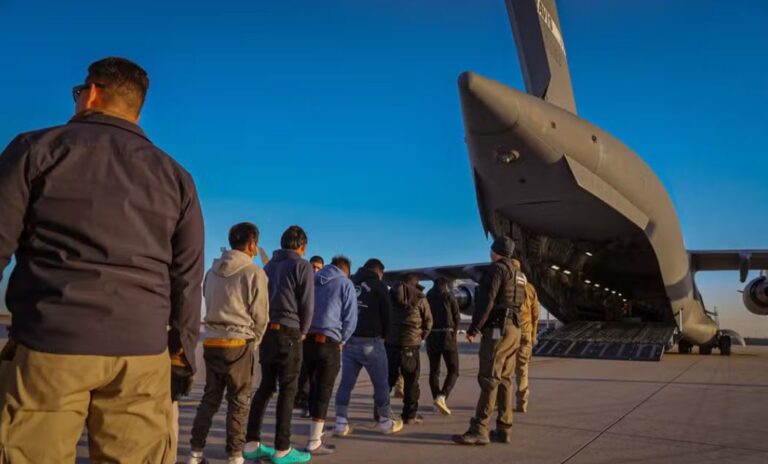 EUA anunciam prisão de 538 imigrantes e realizam deportações