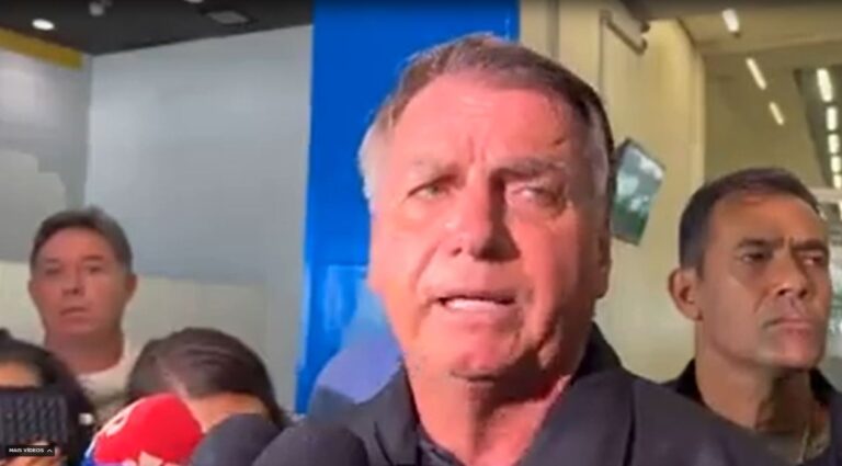 Bolsonaro revela que dois familiares não se falam: “problema lá de atrás”