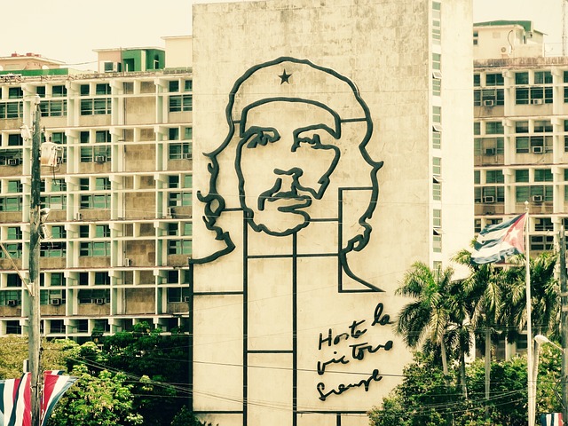 Itália inaugura primeira estátua para homenagear Che Guevara
