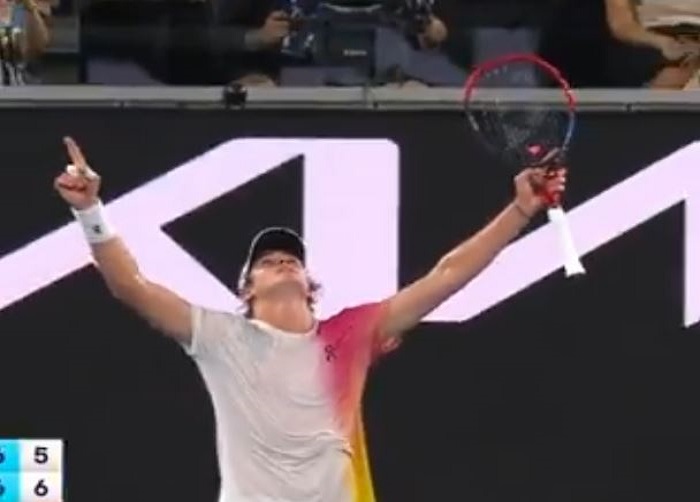 João Fonseca faz história e vence Top10 em estreia de Grand Slam