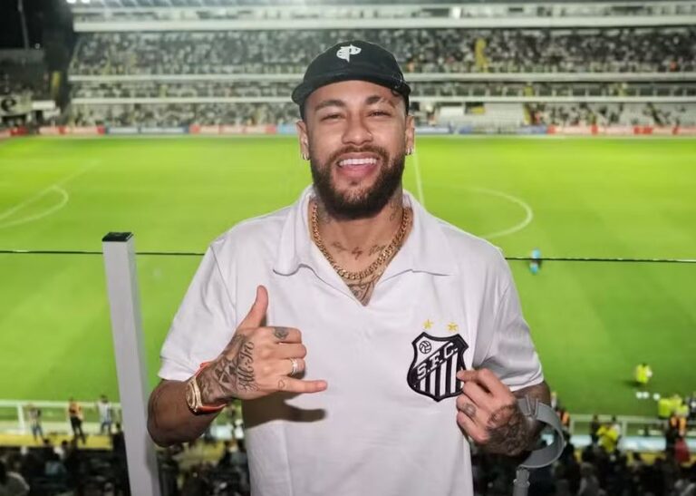 Neymar deixa topo dos brasileiros mais bem pagos ao retornar ao Santos