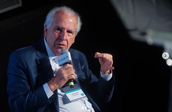 Dono da CNN vai investir em rádio Sertaneja em 2026