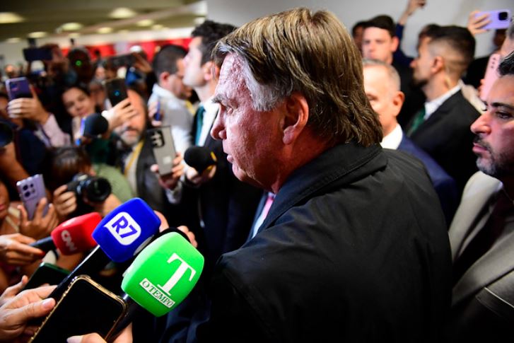 Bolsonaro recorre de decisão do STF