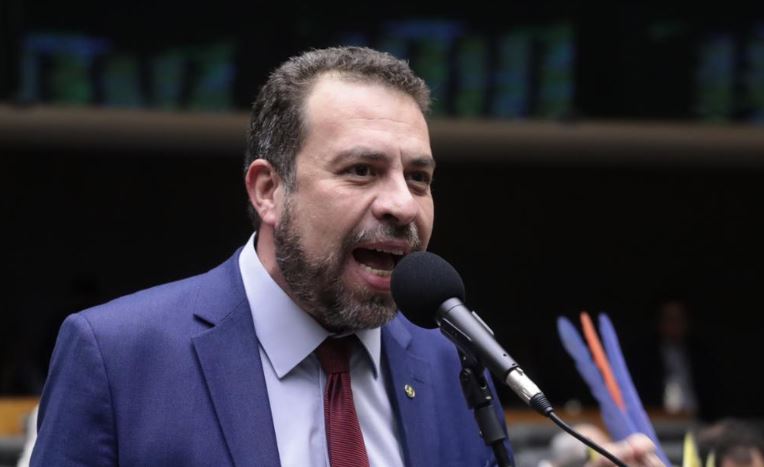 Boulos anuncia fim da escala 6 x 1 …para terceirizados do Palácio do Planalto