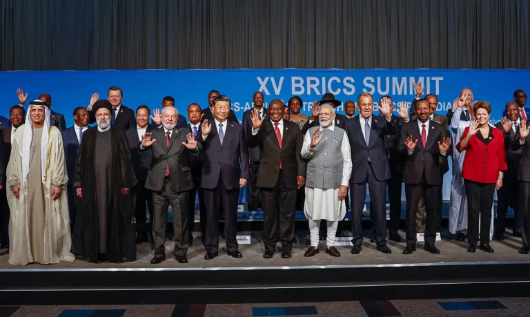 Mesmo com ameaça de Trump, Brasil reforça uso de moeda local no Brics