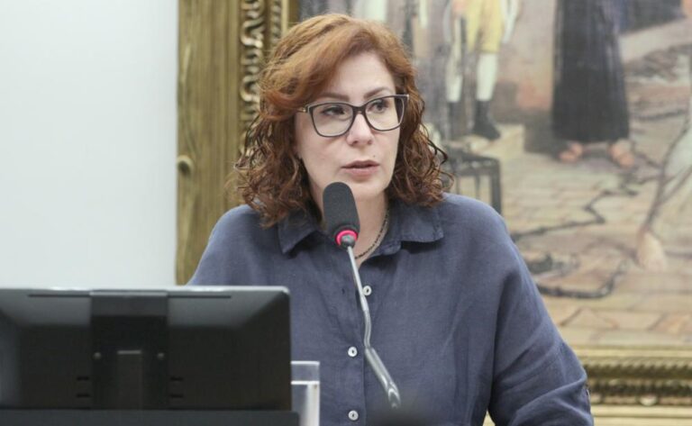 Governo formaliza pedido de extradição de Carla Zambelli à Itália
