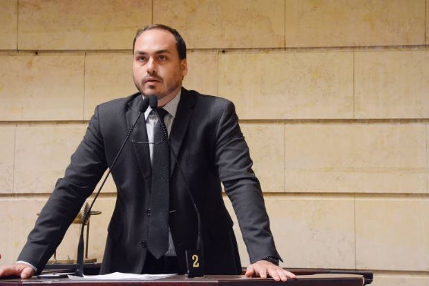 Carlos Bolsonaro reage a indiciamento por ‘Abin paralela’