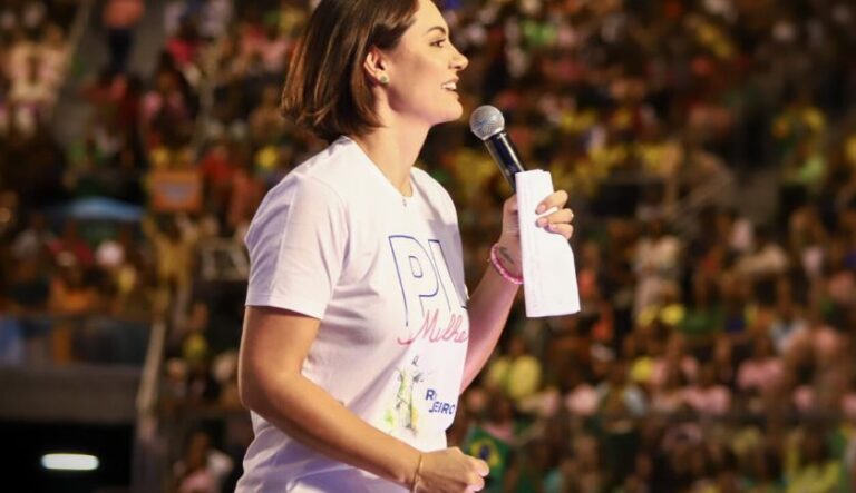 Michelle apoia pré-candidatura de Flavio à presidência; Veja manifestação