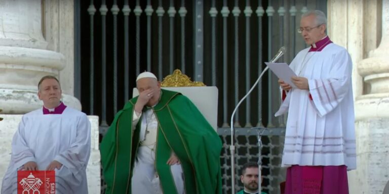 Vaticano: Papa enfrenta ‘situação clínica complexa’
