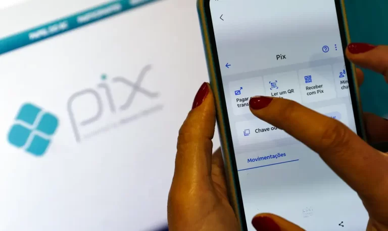 Pix dispara 52% em 1 ano e supera soma de todas as forma de pagamento