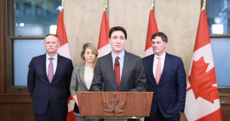Canadá cede a Trump, e EUA suspendem tarifa sobre importações