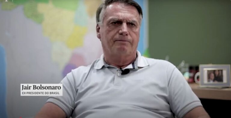 Preso, Bolsonaro presta depoimento por chamar Lula de ‘cachaça’