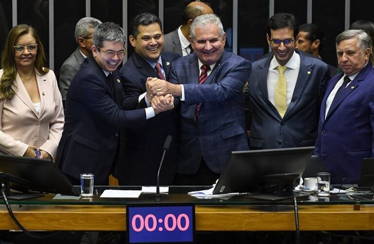 Congresso aprova Orçamento de 2025
