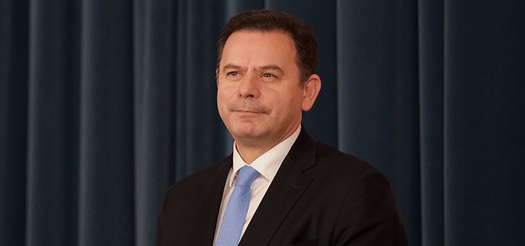 Primeiro-ministro de Portugal cai com menos de um ano de governo