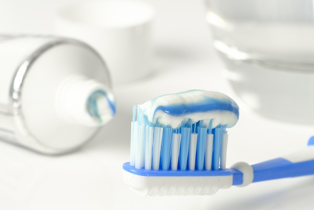 Anvisa suspende comercialização de creme dental após casos de reação alérgica