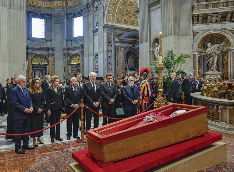 Lula participa de funeral do papa Francisco ao lado de comitiva