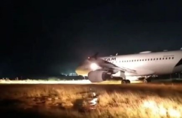 Passageiro grava pouso de avião que ultrapassou pista em SC