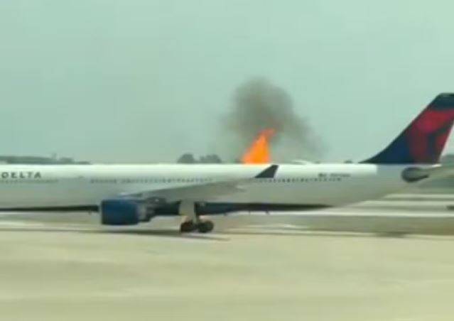 Fogo em avião da Delta obriga evacuação às pressas