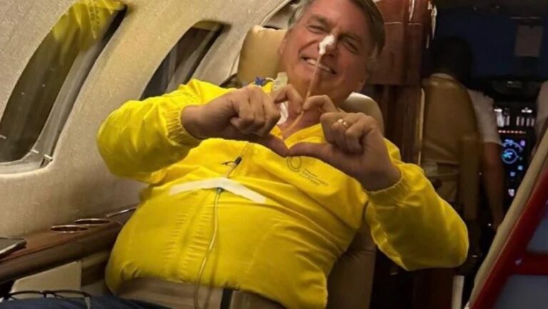 Bolsonaro chega a Brasília e pode passar por nova cirurgia