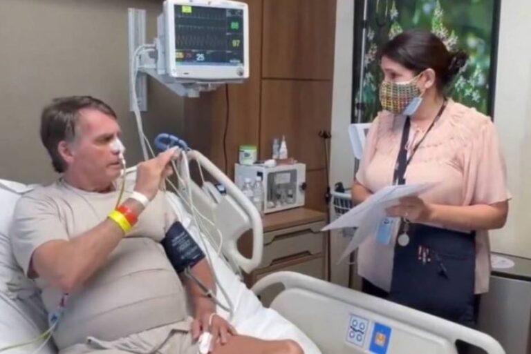 Bolsonaro torna público momento em que é intimado pela Justiça em quarto de UTI