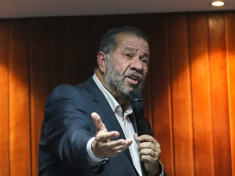 Ministro de Lula diz que “tem gente safada, mas tem gente séria” no INSS
