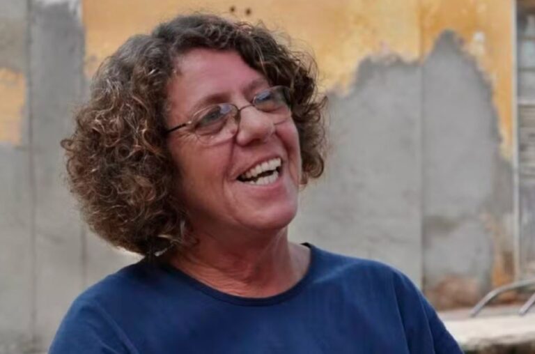Morre Cristina Buarque, referência do samba e irmã de Chico Buarque