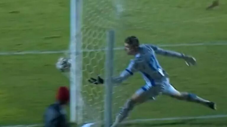 Justiça condena Globo por exibir frango de goleiro de forma excessiva