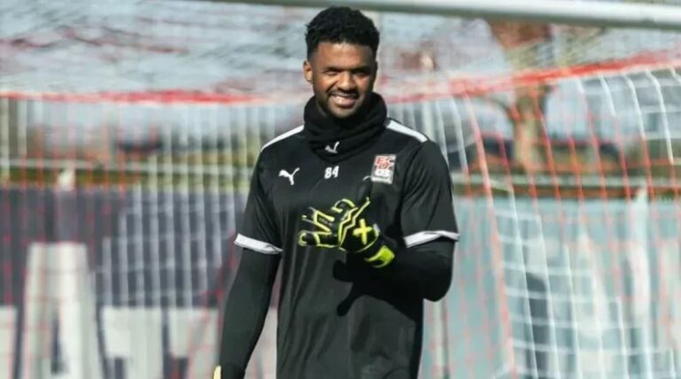Aos 41 anos, ex-goleiro de Corinthians e Flamengo brilha no futebol de Luxemburgo