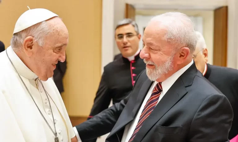 Lula e Janja viajarão a Roma para funeral do Papa