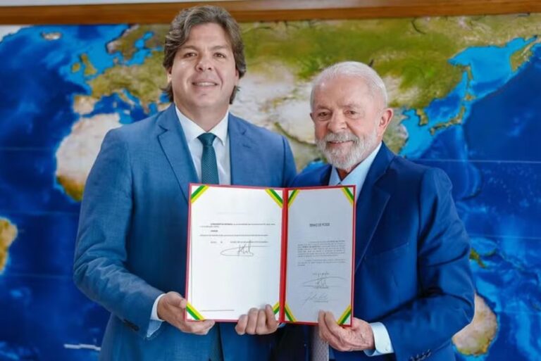Novo ministro de Lula é réu em ação e nomeou familiar da esposa na Telebras