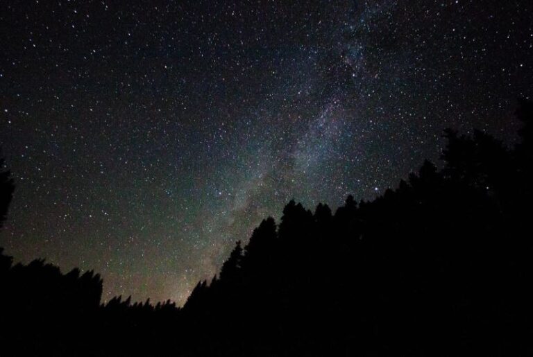 Chuva de meteoros Líridas ilumina o céu: fenômeno alcança pico nos próximos dias