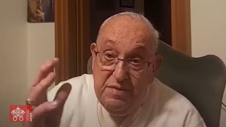 Papa Francisco aconselha jovens a praticar a escuta em vídeo inédito divulgado na Itália
