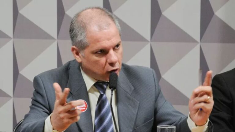 Presidente do INSS é afastado após operação da PF sobre fraude de R$ 6,3 bilhões