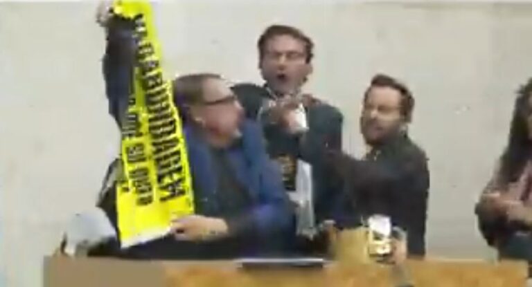 Vereadores brigam durante debate sobre reajuste de servidores em São Paulo