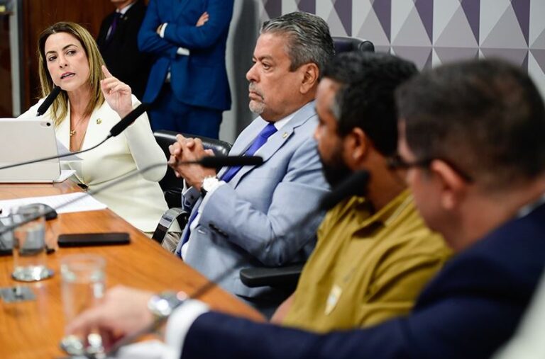 Soraya Thronicke dá voz de prisão em depoente da CPI das Bets