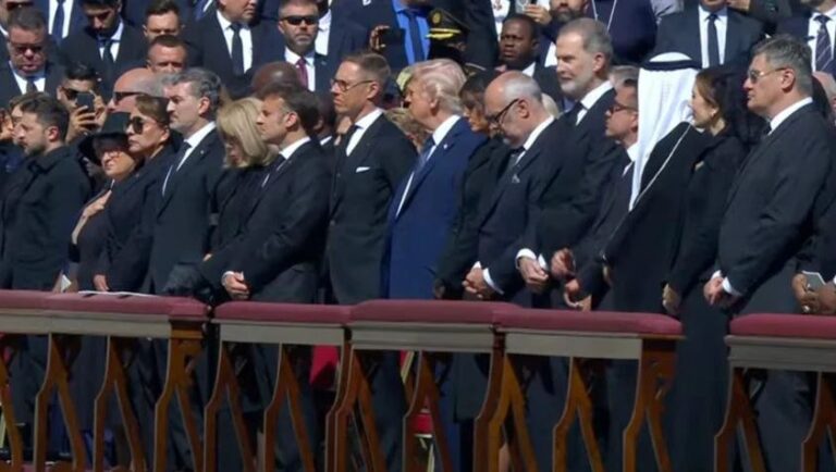 Cardeal repete suposto ‘recado’ do Papa a Trump durante funeral