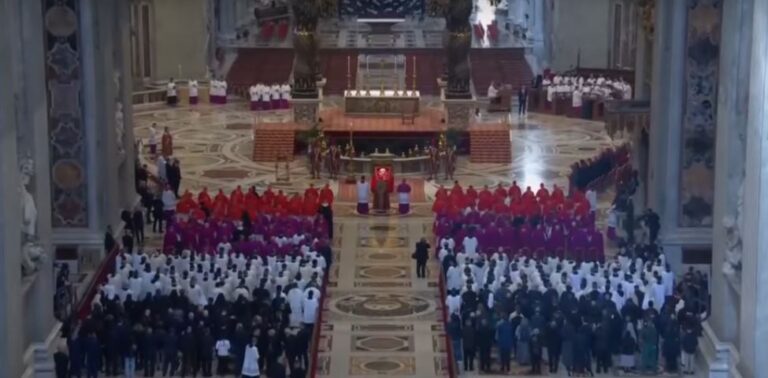 Cerca de 20 mil pessoas já se despediram do papa Francisco