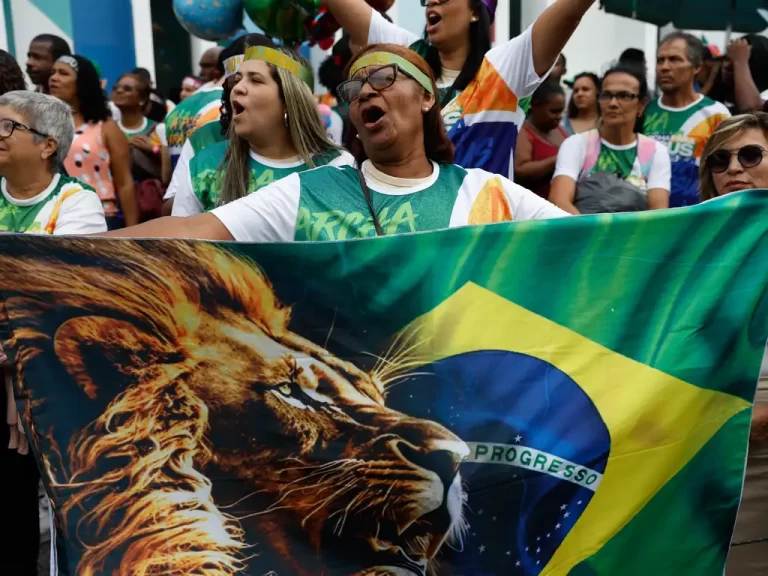 Marcha para Jesus reúne multidão no Rio de Janeiro