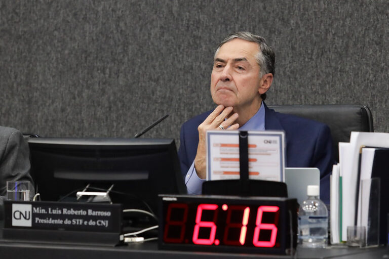 Barroso deixou os EUA dias antes de sanção a ministros do STF