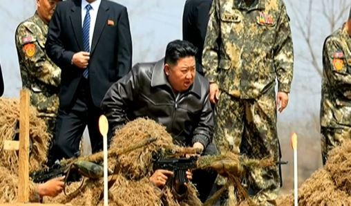 Navio de guerra da Coreia do Norte tomba em lançamento com presença de Kim Jon-Un