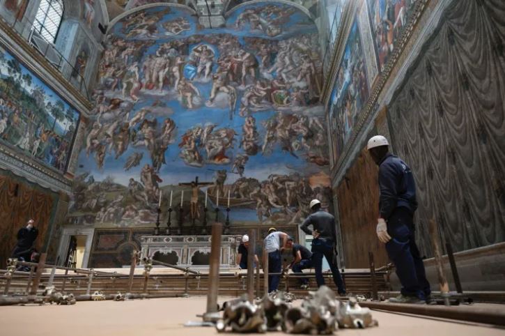 Vaticano divulga imagens da reforma na Capela Sistina para conclave do Papa