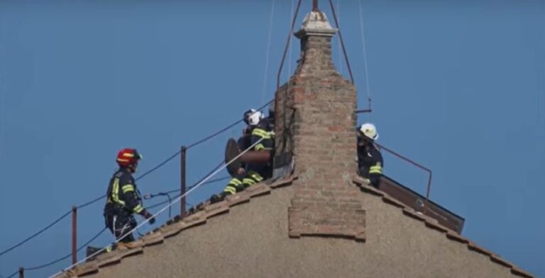 Vaticano instala chaminé sobre a Capela Sistina