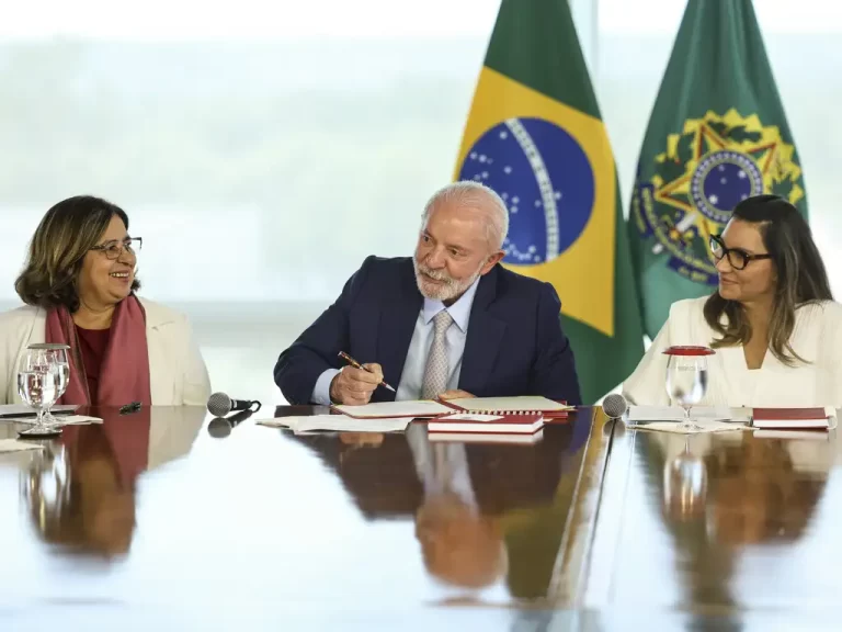 Lula demite Ministra próxima de Janja